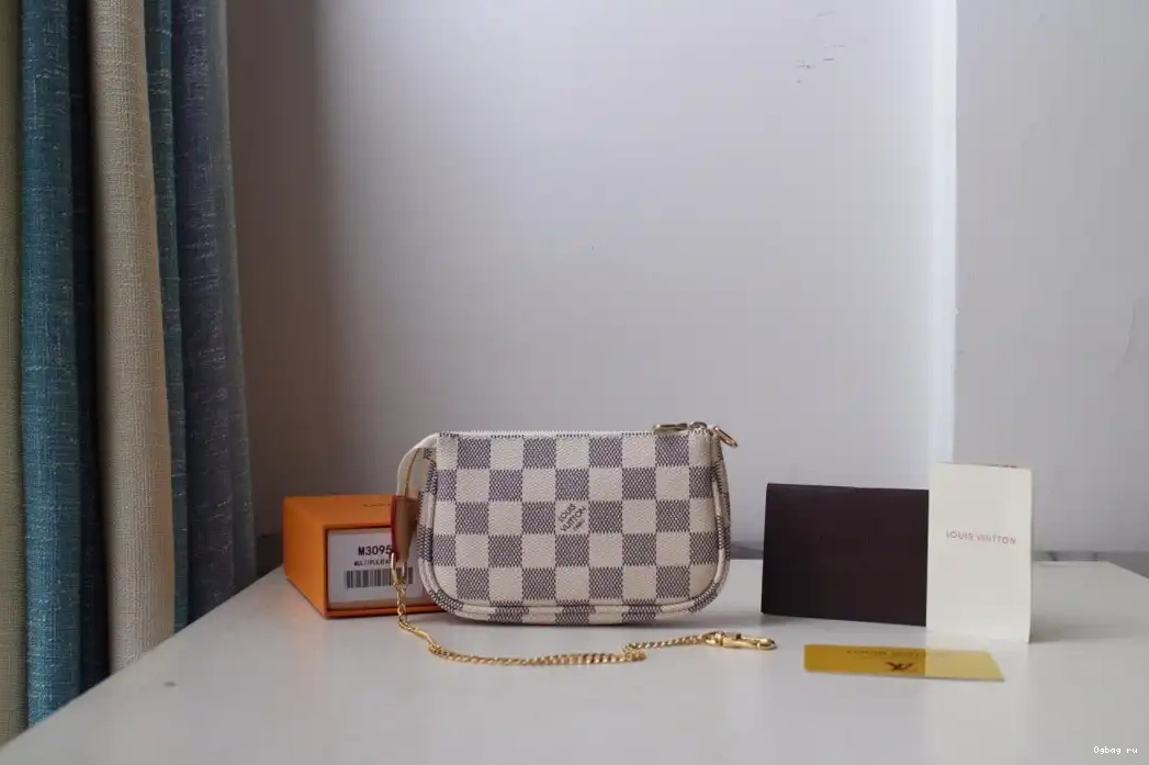 MINI ACCESSOIRES VUITTON POCHETTE LOUIS 0619